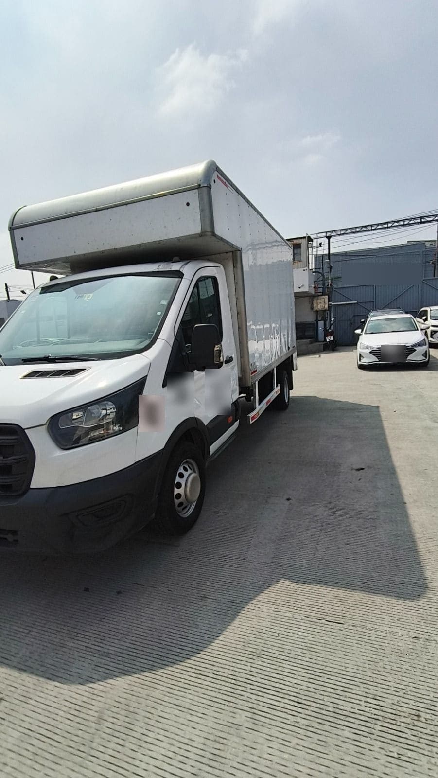 Camión Ford Transit 2021 Diésel con Caja Seca