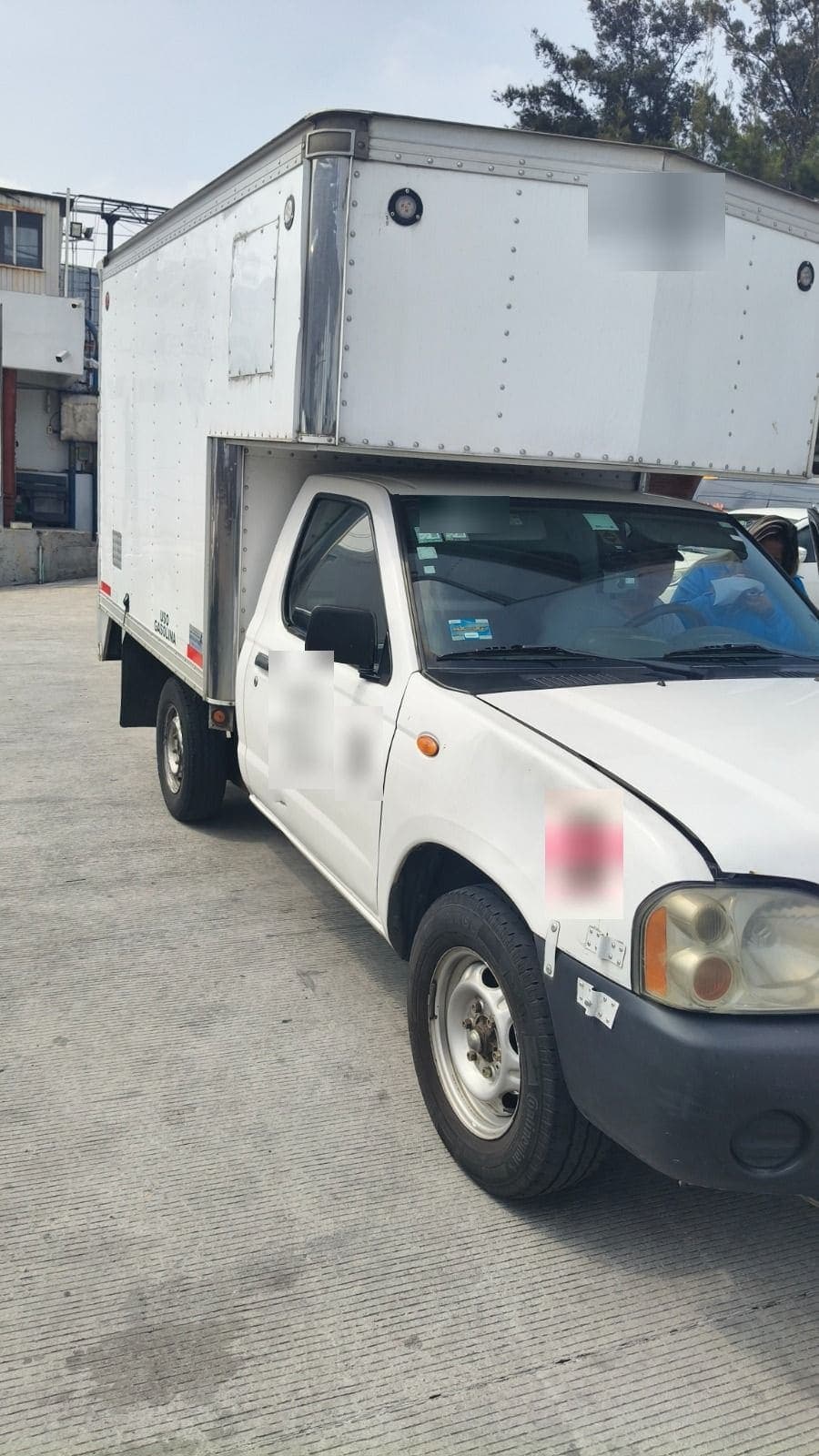 Camioneta Nissan NP300 2014 con Caja Seca