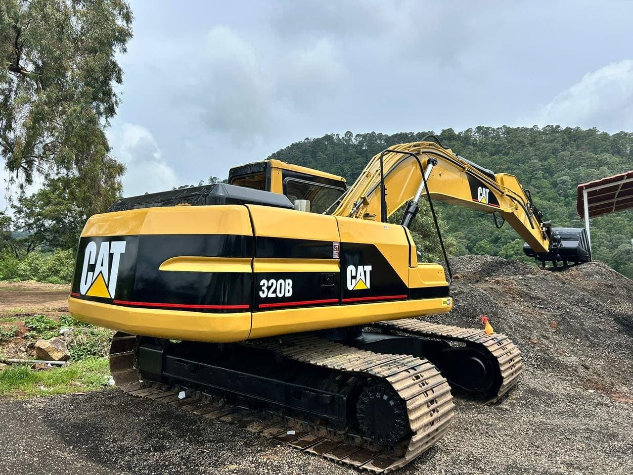 Excavadora Caterpillar 320B 1998