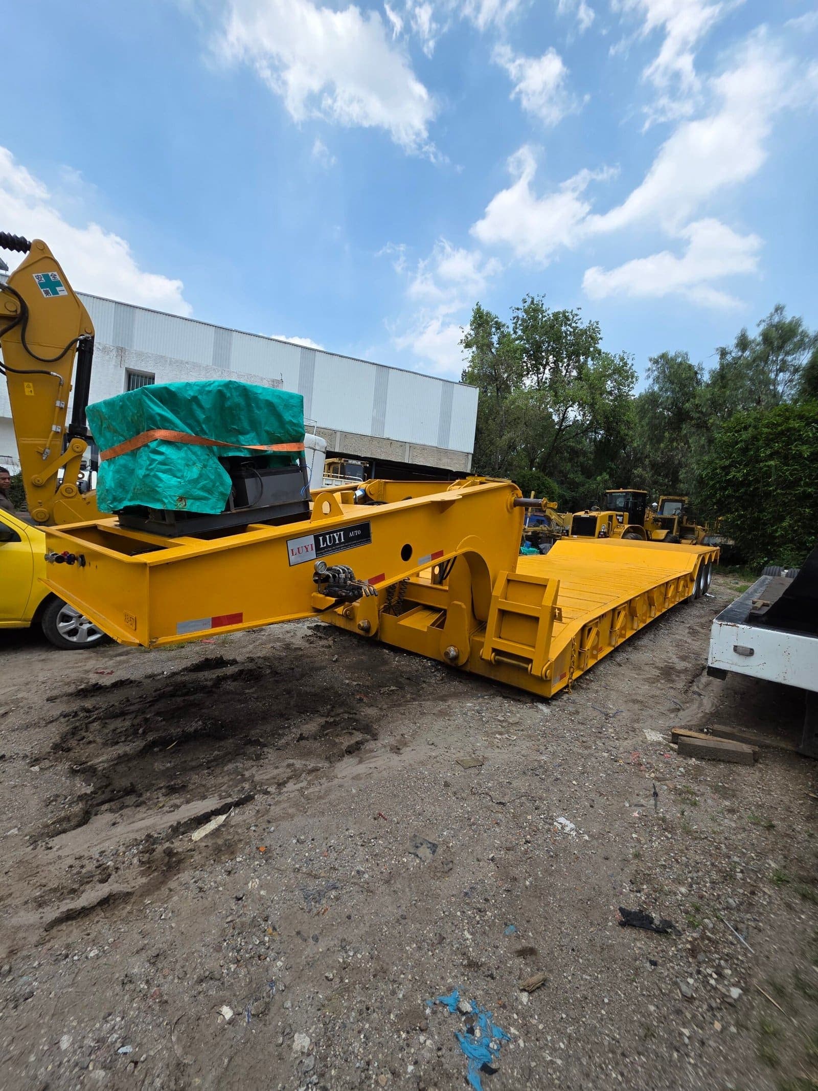 Remolque Lowboy 3 Ejes Cuello de Cisne Desmontable 80 ton. 14.5 mts. año 2025 — foto 1 de 22