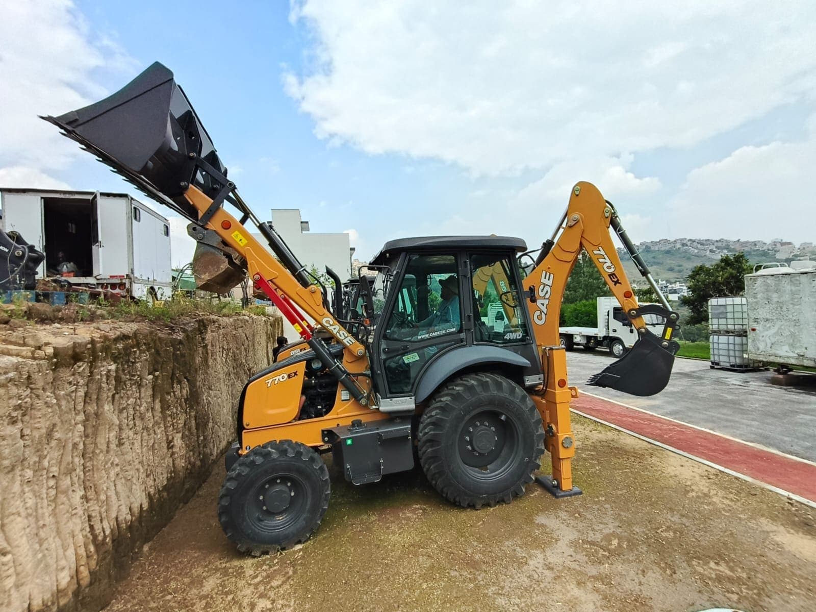 Retroexcavadora CASE 770EX-4WD 2022