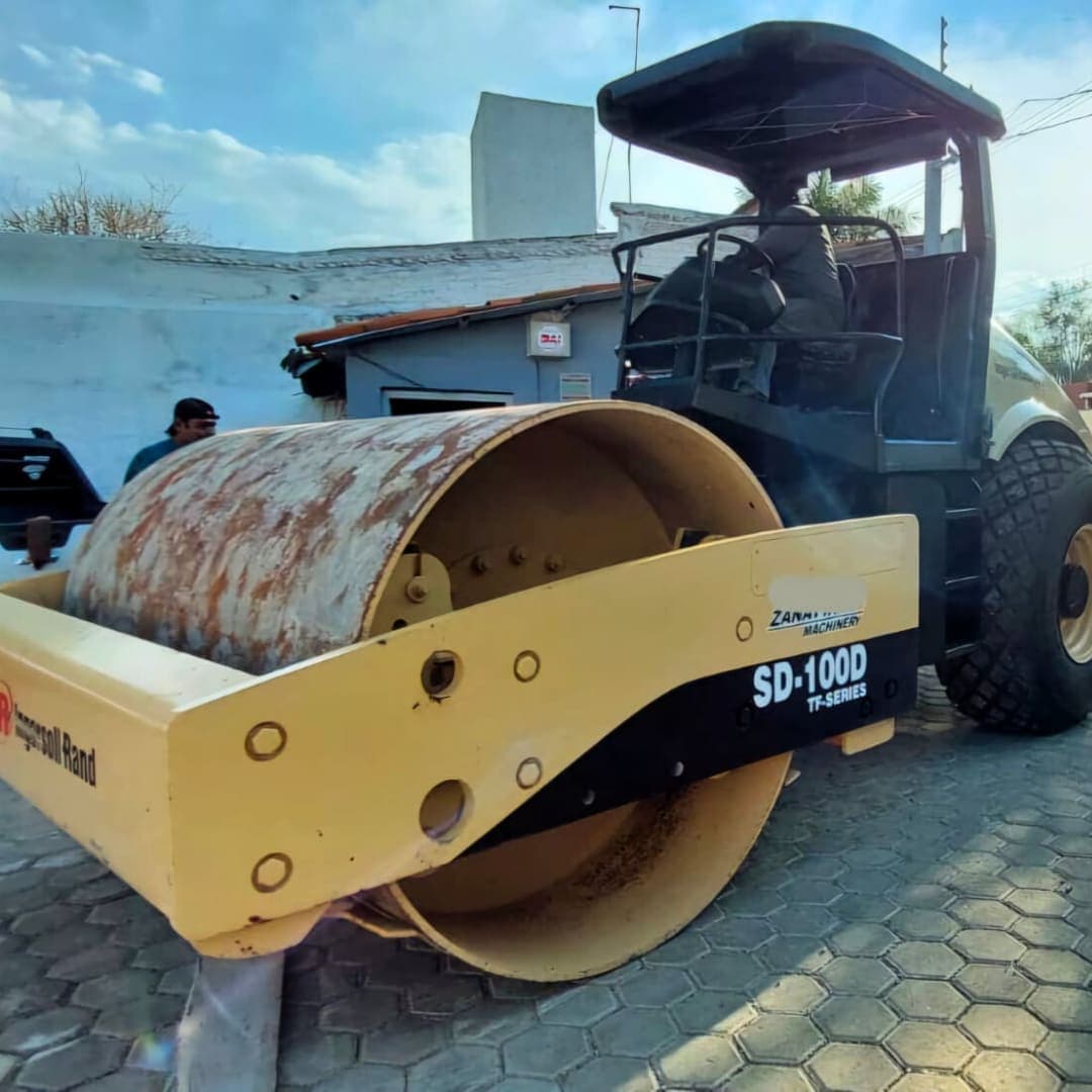 Vibrocompactador Ingersoll Rand SD100 2008 — foto 1 de 7