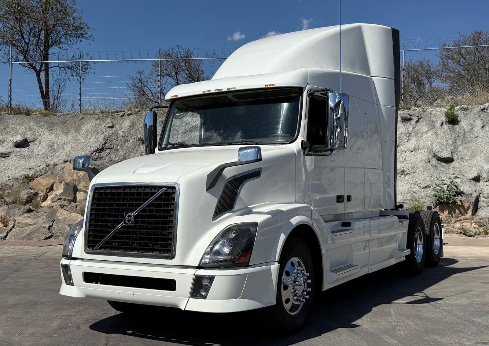 Volvo VNL 2015 D13 465hp At 12 vel. 40,000 lbs.