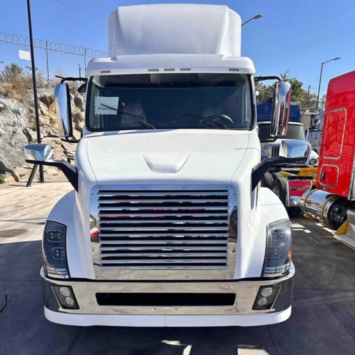 2014 Volvo VNL - Image 2