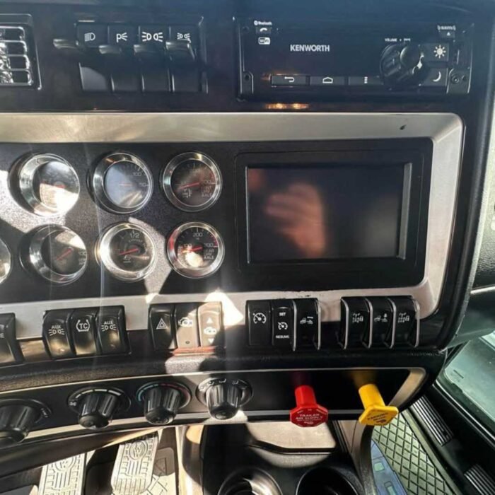 2020 Kenworth w900 - Image 12