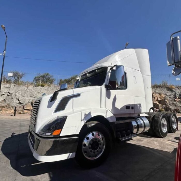 2014 Volvo VNL - Image 12