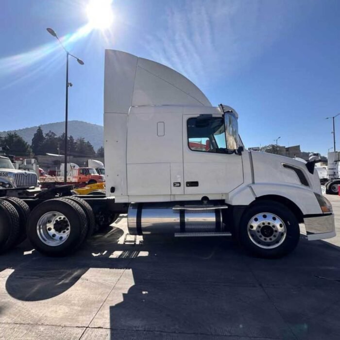 2014 Volvo VNL - Image 5