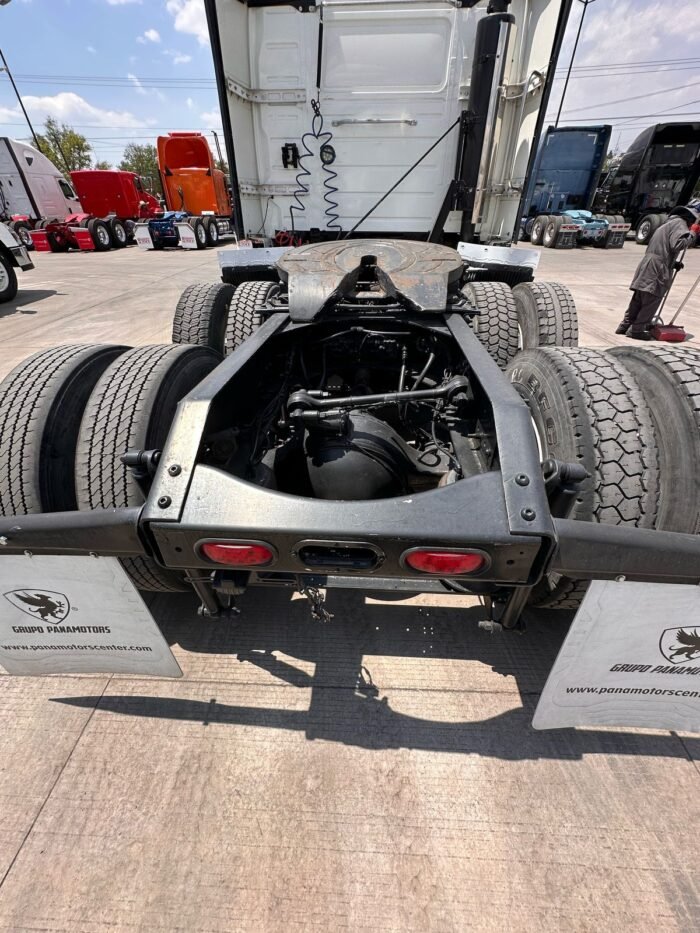 Volvo VNL 2018 - Image 7