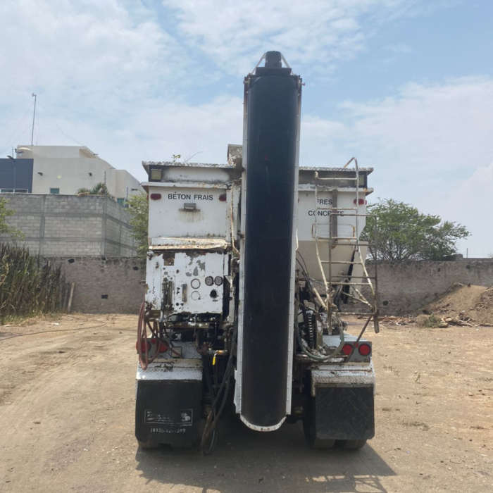 Camión Dosificador de Concreto Mack CV700 2006 Importado - Image 12