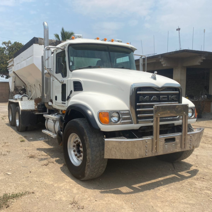 Camión Dosificador de Concreto Mack CV700 2006 Importado - Image 3