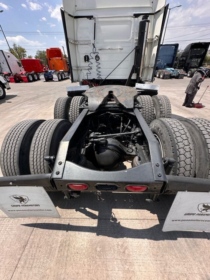 Volvo VNL 2018 - Image 9
