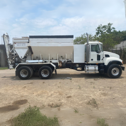 Camión Dosificador de Concreto Mack CV700 2006 Importado