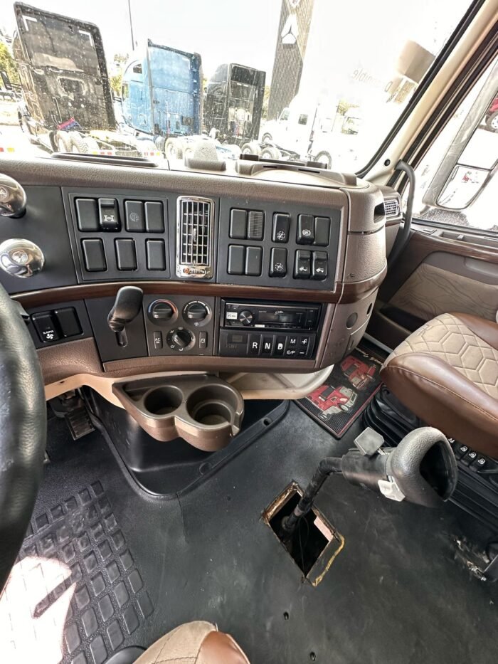 Volvo VNL 2018 - Image 4