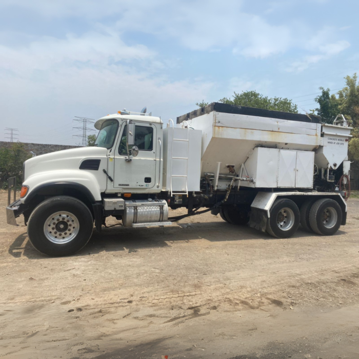 Camión Dosificador de Concreto Mack CV700 2006 Importado - Image 8