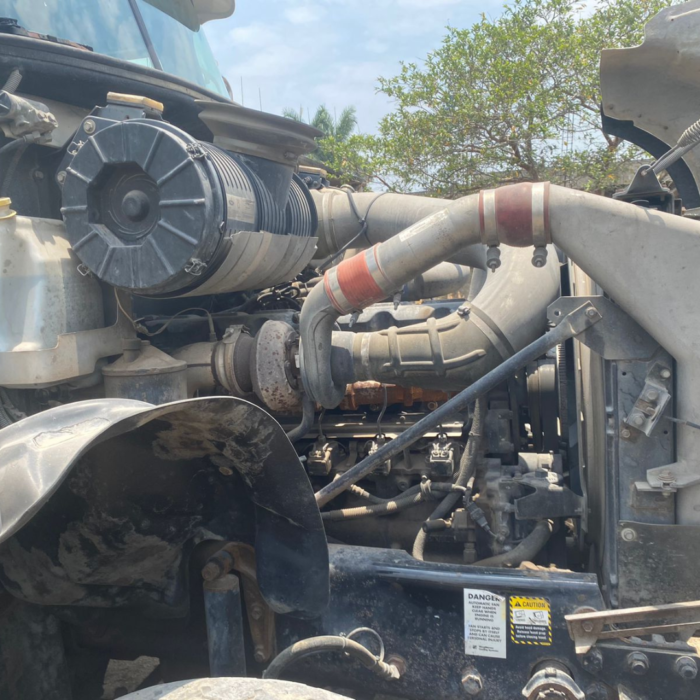 Camión Dosificador de Concreto Mack CV700 2006 Importado - Image 9