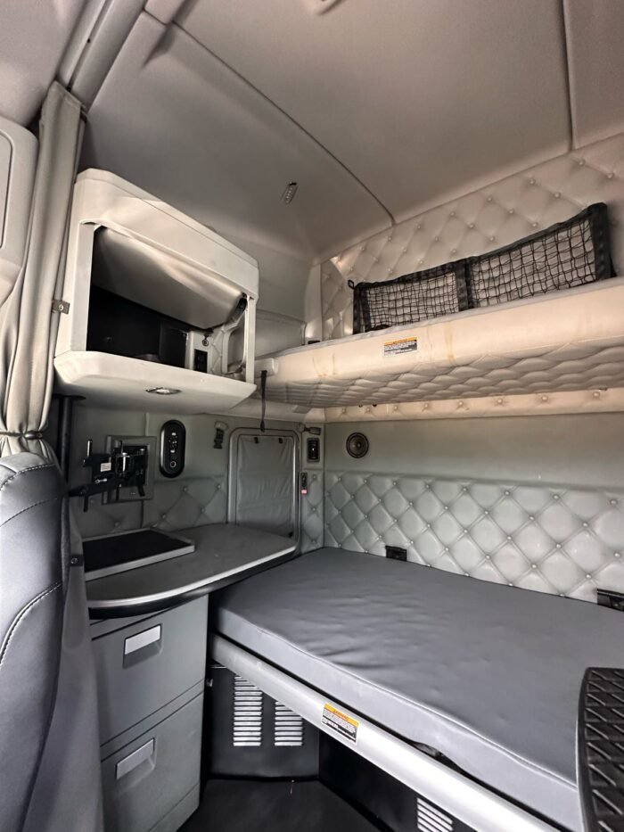 Kenworth T680 2018 - Image 17