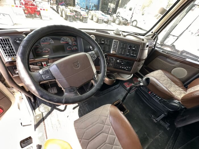 Volvo VNL 2018 - Image 19