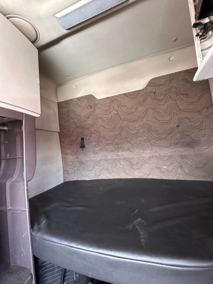 Volvo VNL 2018 - Image 20