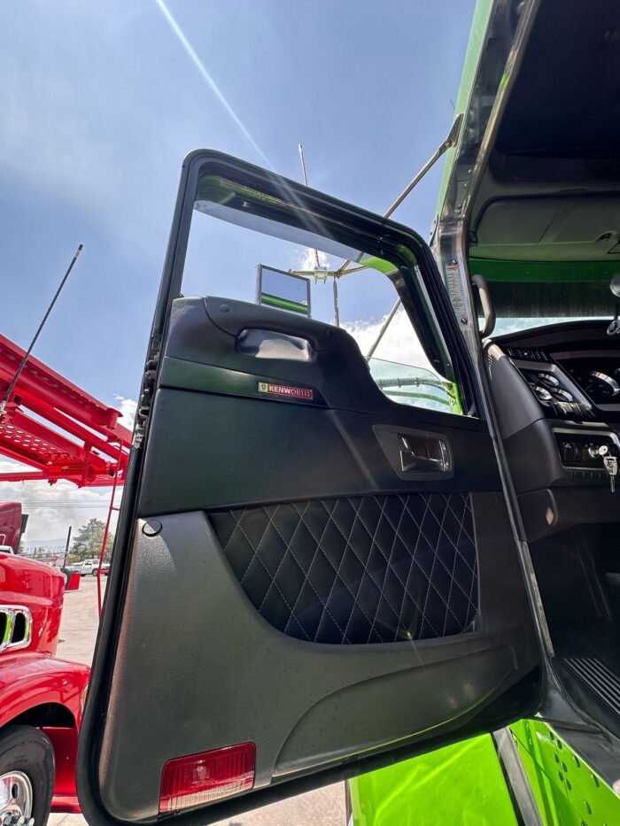 Kenworth T800 2014 - Image 27