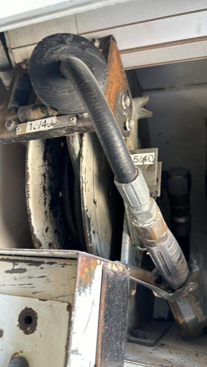 Camión Lubricador International 1996 - Image 18