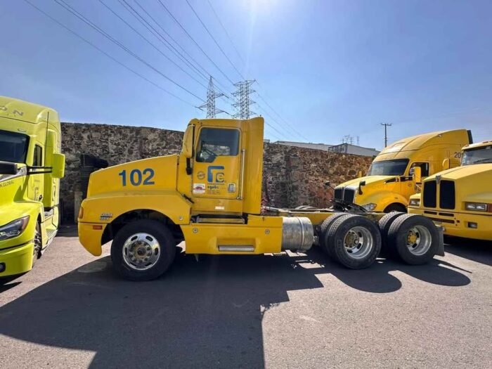 2005 Kenworth T660 Tractocamión - Image 6