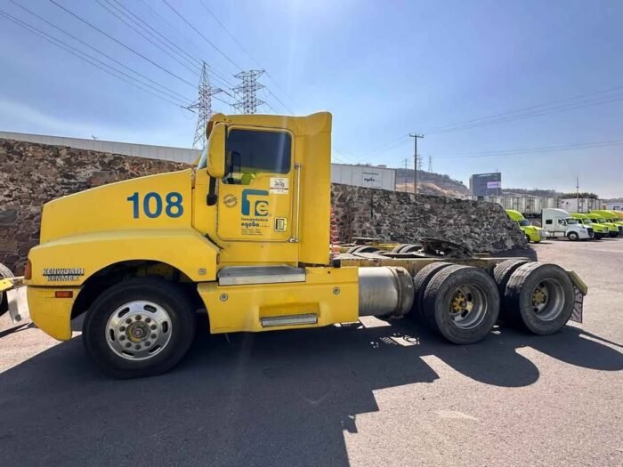 2005 Kenworth T660 Tractocamión - Image 4