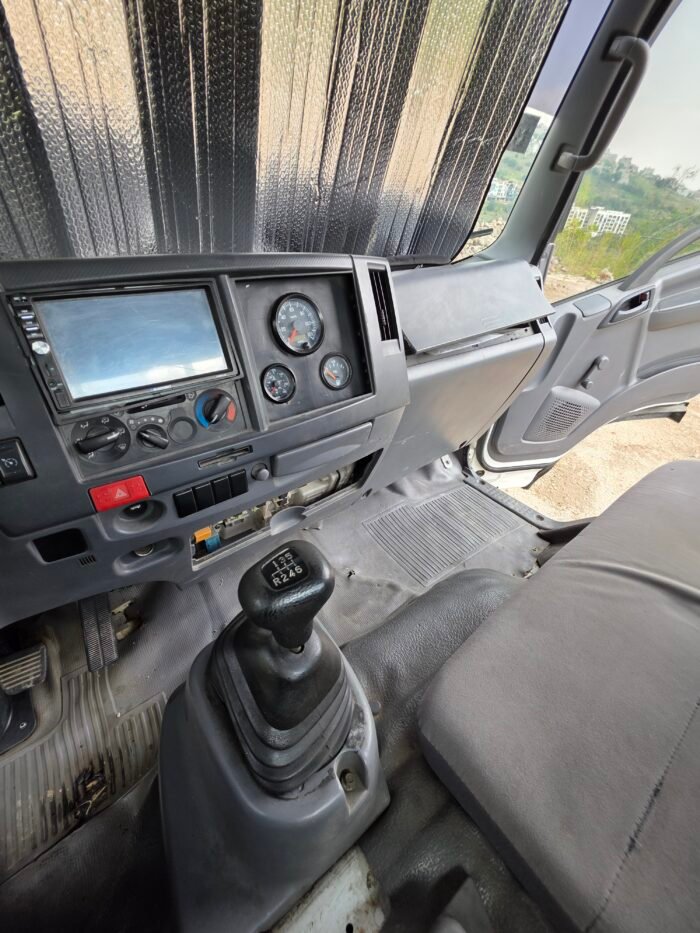 Isuzu Elf 400 2008 con Cama Plana 6 m. x 2 m. - Image 6