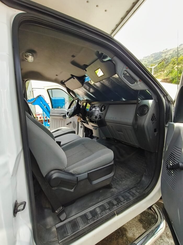 Camioneta Ford F450 año 2012 Diésel con Caja Seca - Image 10
