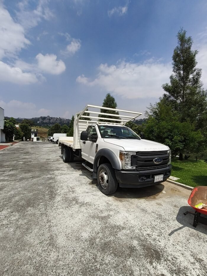 Camioneta Ford F450 Cama Plana - Image 1