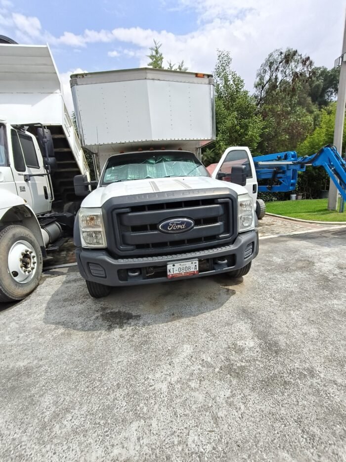 Camioneta Ford F450 año 2012 Diésel con Caja Seca - Image 14