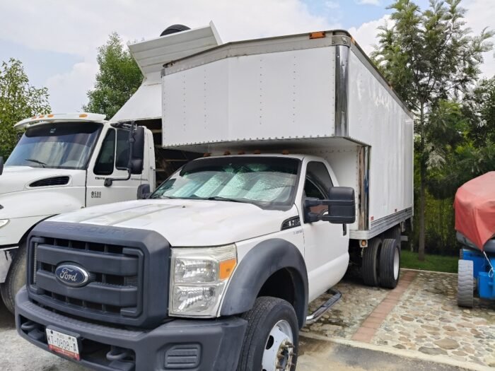 Camioneta Ford F450 año 2012 Diésel con Caja Seca - Image 15