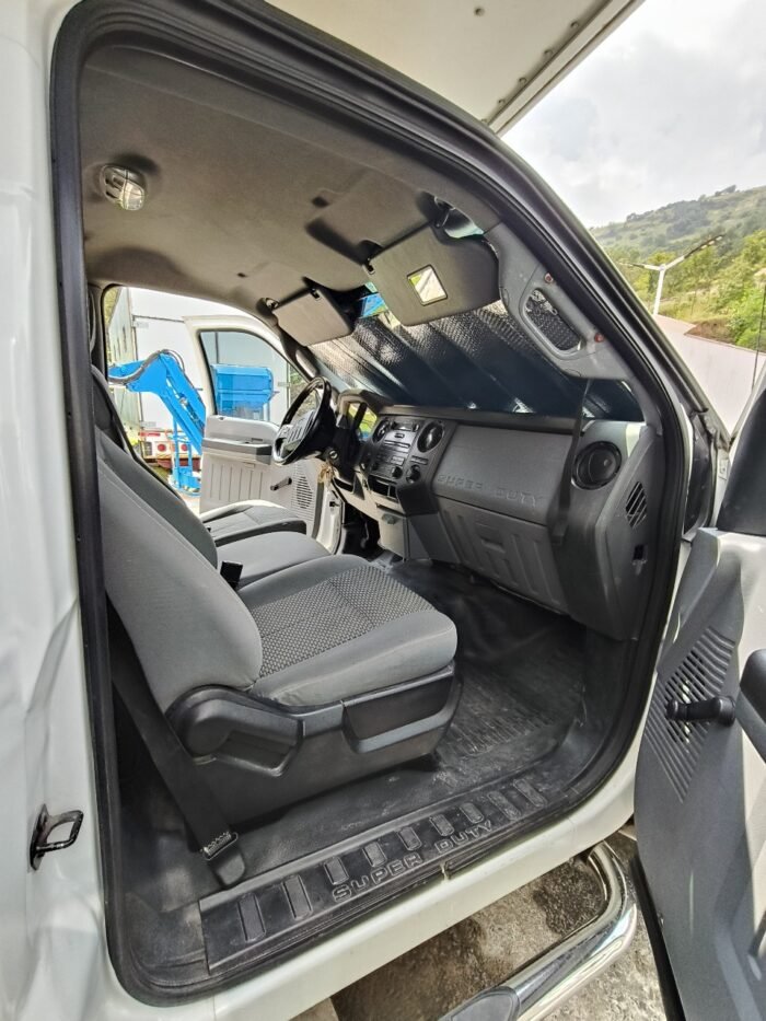 Camioneta Ford F450 año 2012 Diésel con Caja Seca - Image 17