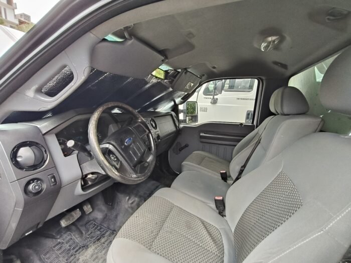 Camioneta Ford F450 año 2012 Diésel con Caja Seca - Image 19