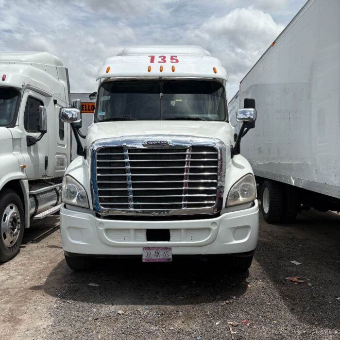 CAMIÓN FREIGHTLINER CASCADIA 2012 #135 - Image 2