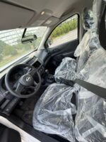 Camioneta Nissan NP300 2025 con Caja Seca - Image 12