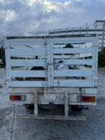 Camioneta Nissan NP300 2018 con frente 2024 y Caja Seca - Image 4