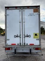 Camioneta Nissan NP300 2021 con Caja Seca - Image 5