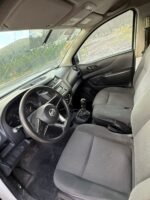 Camioneta Nissan NP300 2021 con Caja Seca - Image 7
