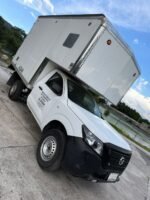 Camioneta Nissan NP300 2022 con Caja Seca - Image 2