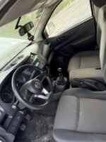 Camioneta Nissan NP300 2022 con Caja Seca - Image 8